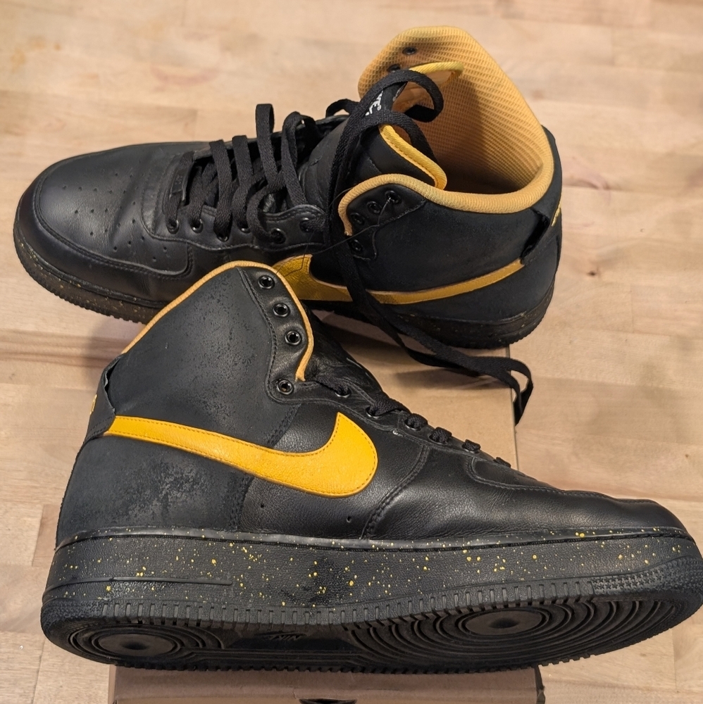 NikeiD Custom High-Top Sneakers - Black/Yellow - US 12